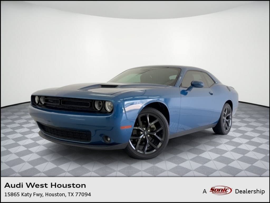 2022 Dodge Challenger SXT — photo 1 of 31