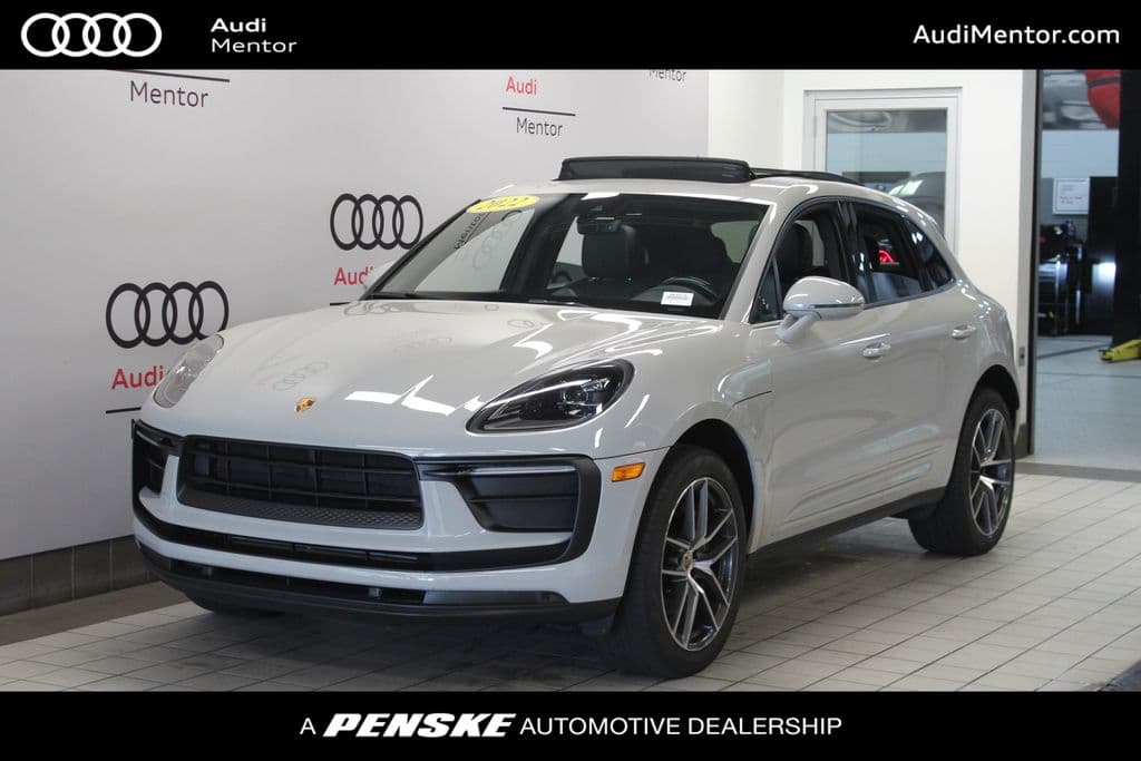 2022 Porsche Macan Base — photo 1 of 30