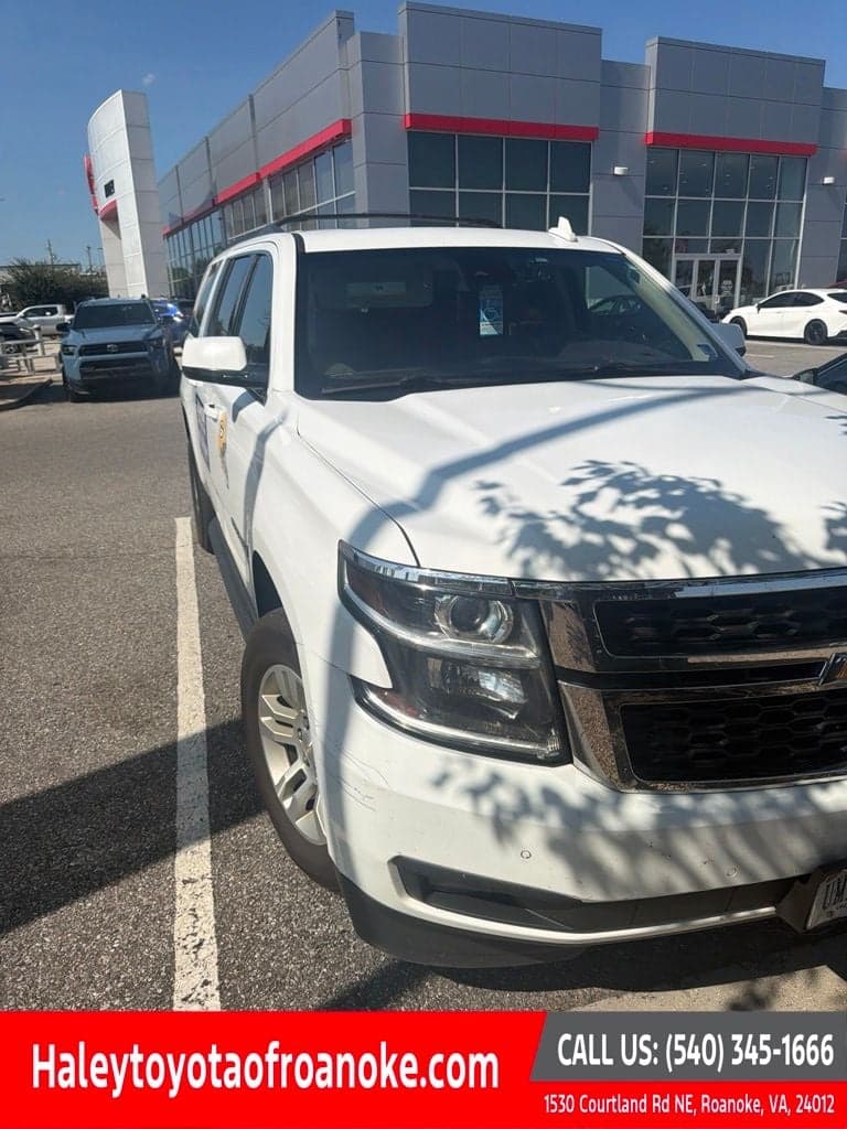 2018 Chevrolet Suburban LT — photo 1 of 10