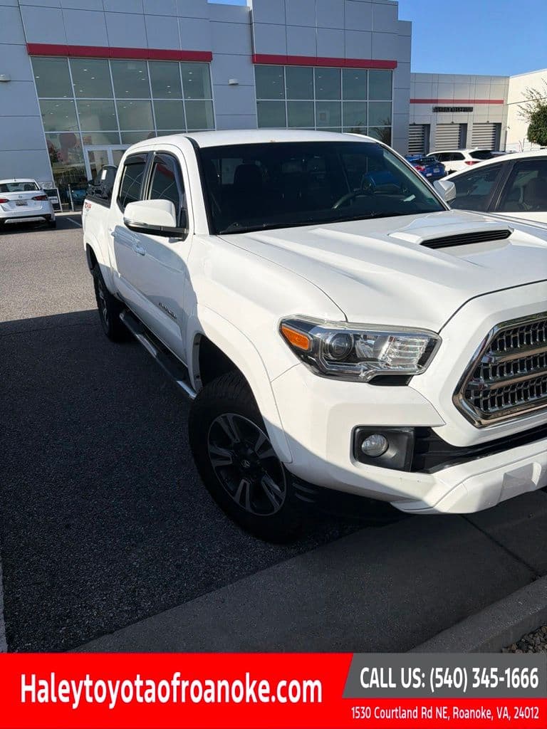 2017 Toyota Tacoma TRD Sport — photo 1 of 9
