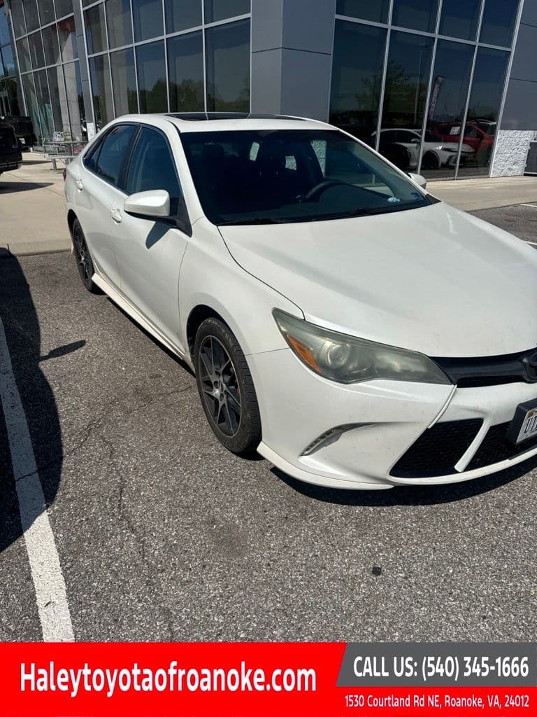 2016 Toyota Camry SE — photo 1 of 6