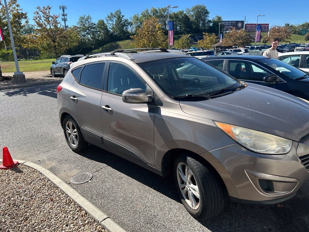 2012 Hyundai Tucson GLS — photo 1 of 8