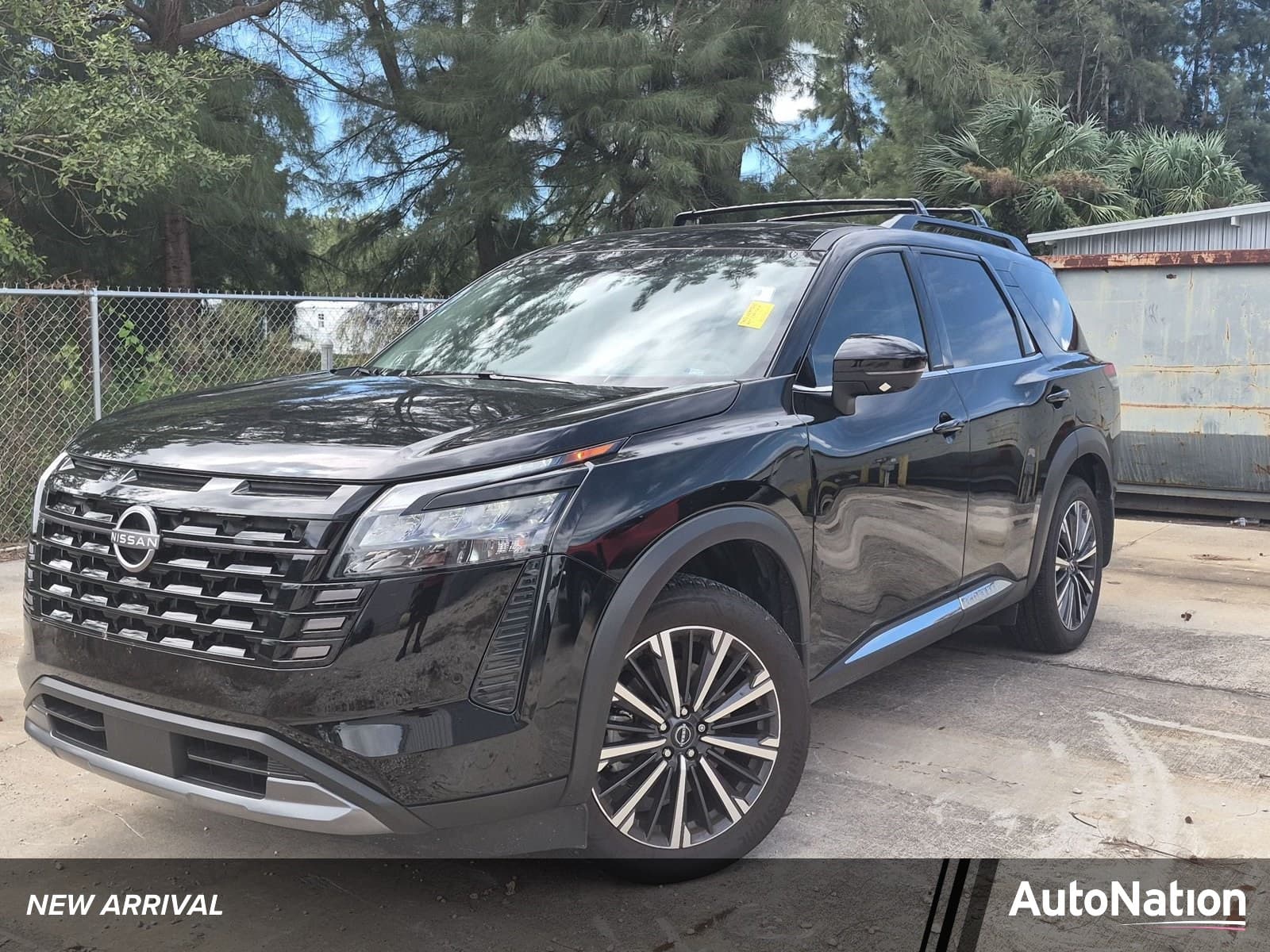 2026 Nissan Pathfinder Platinum — photo 1 of 18