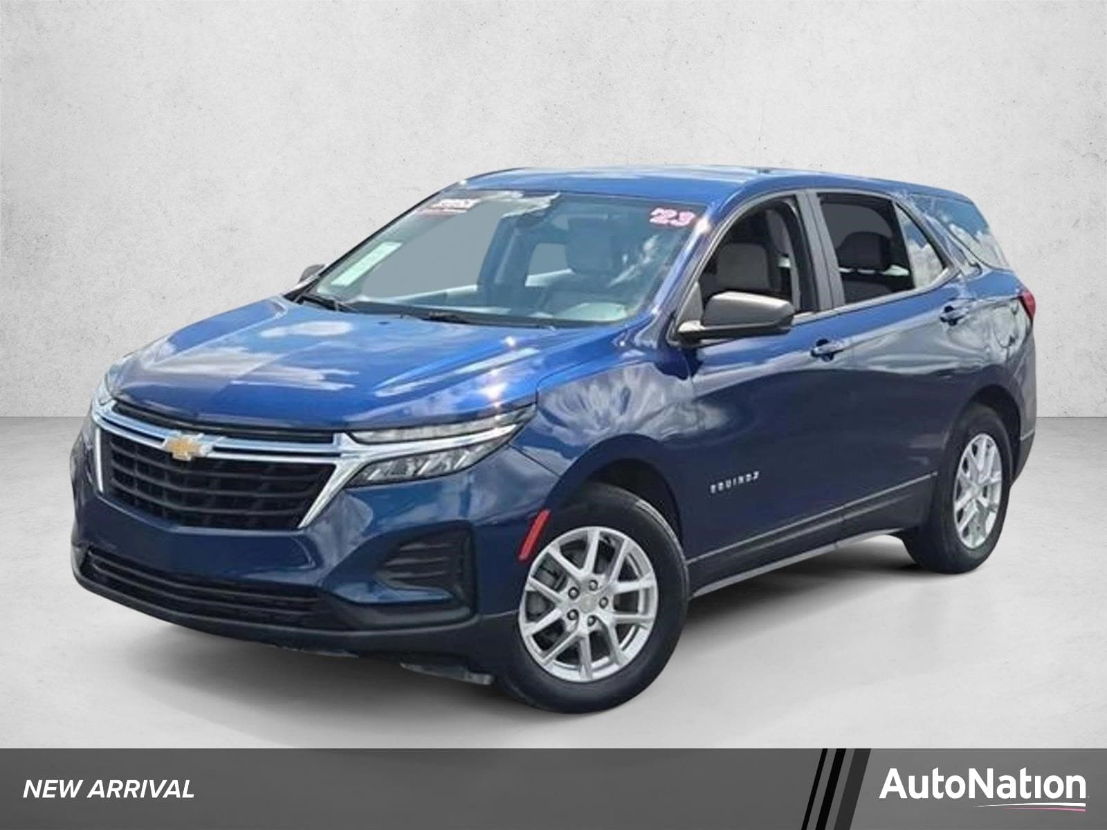 2023 Chevrolet Equinox LS — photo 1 of 22