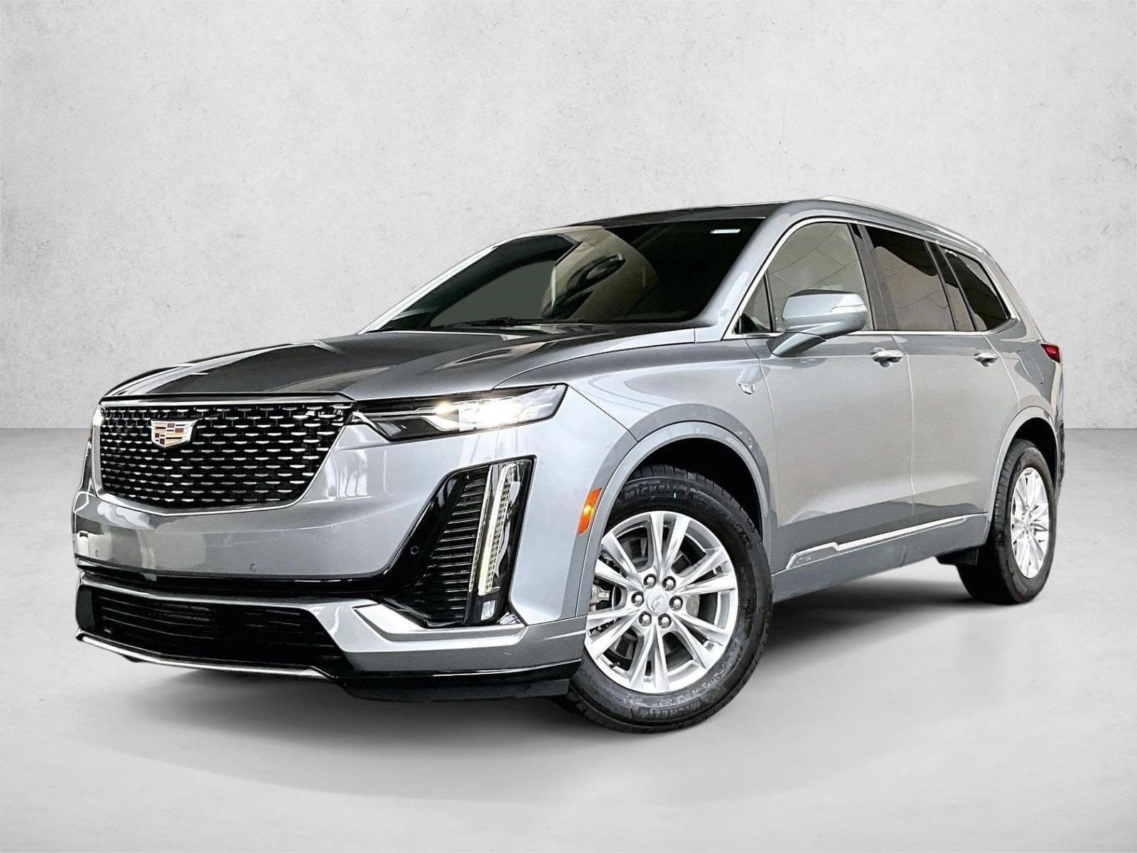2025 Cadillac XT6 FWD Luxury — photo 1 of 30