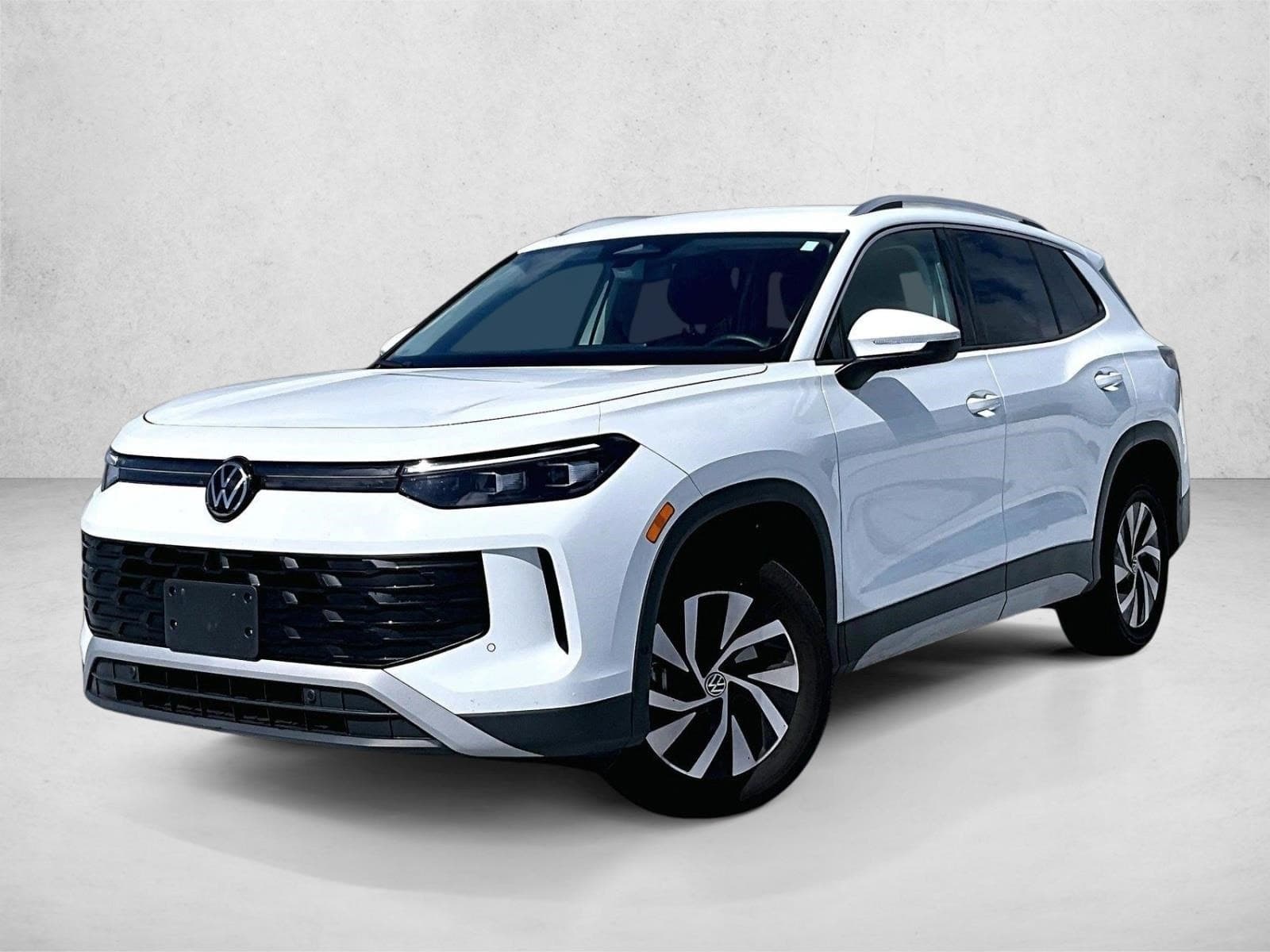 2025 Volkswagen Tiguan S — photo 1 of 30
