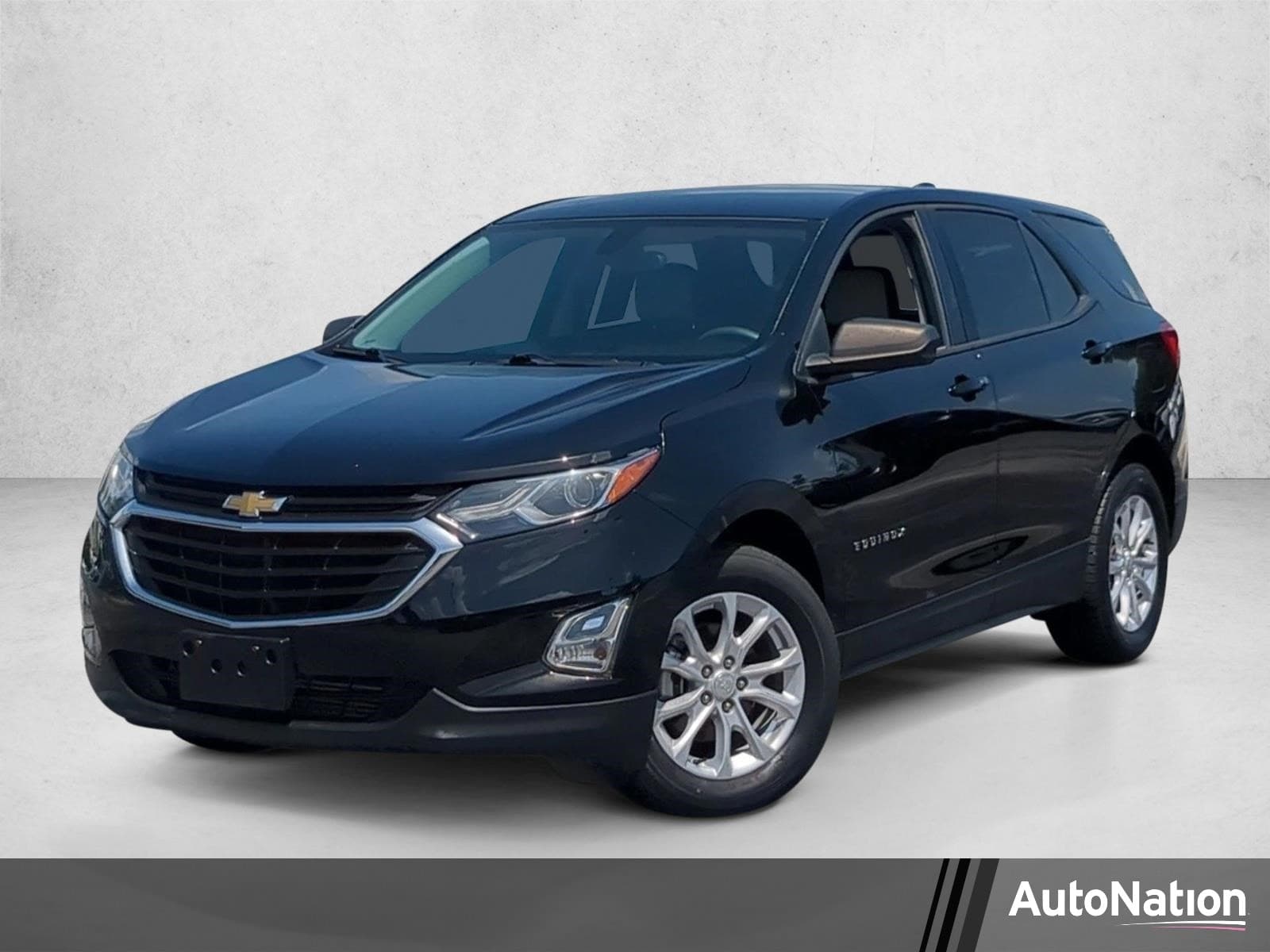 2018 Chevrolet Equinox LS — photo 1 of 23