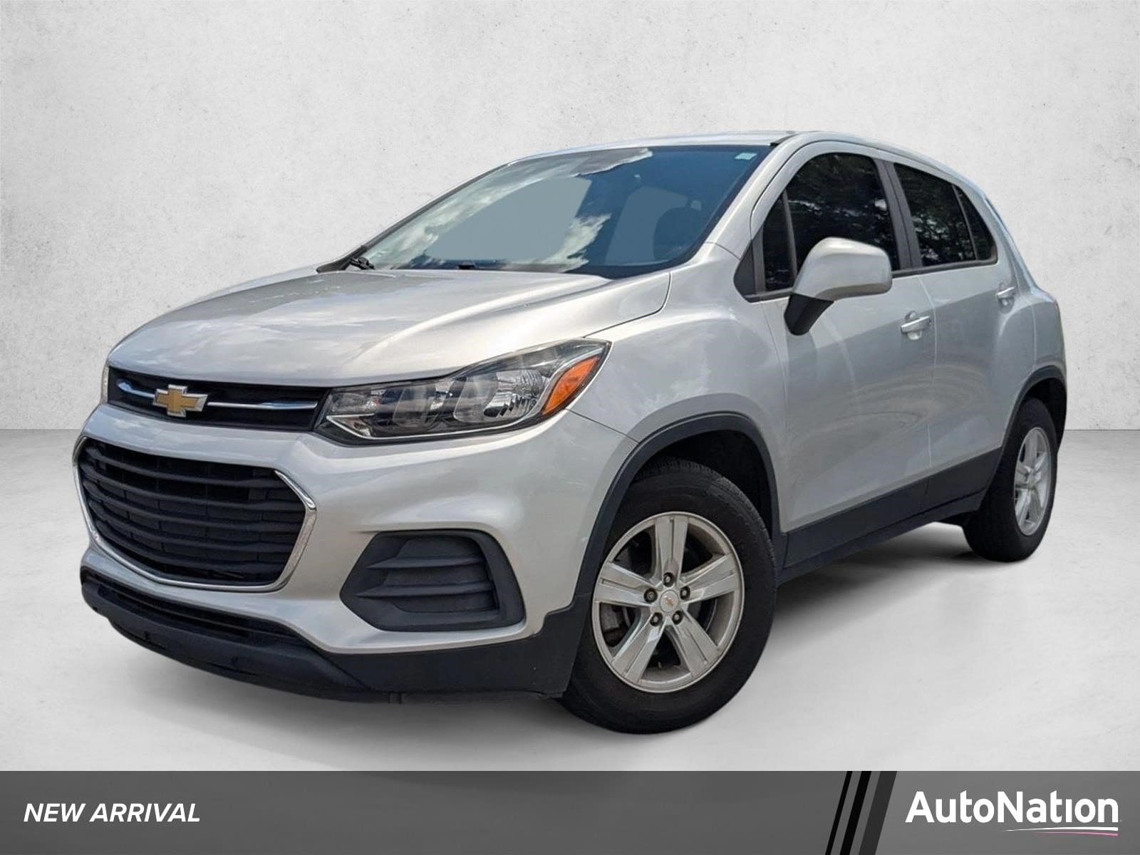 2021 Chevrolet Trax LS — photo 1 of 15