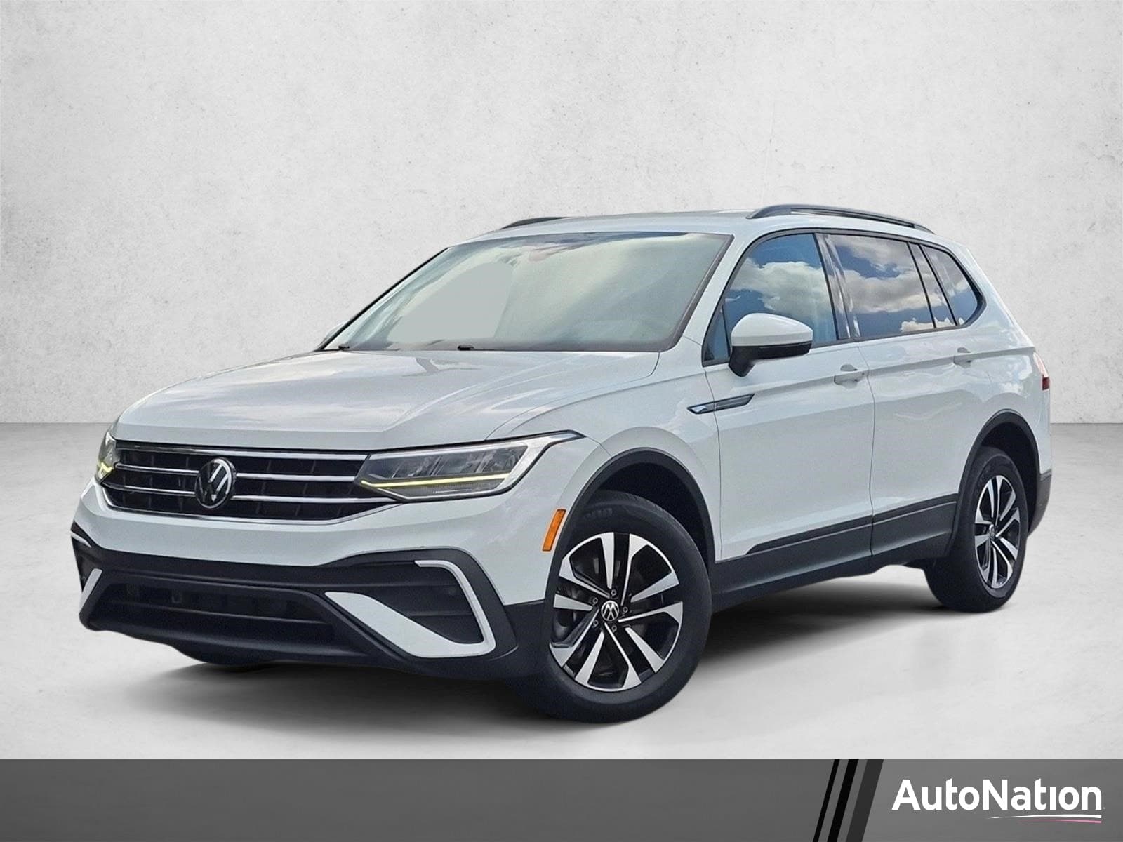 2023 Volkswagen Tiguan S — photo 1 of 24
