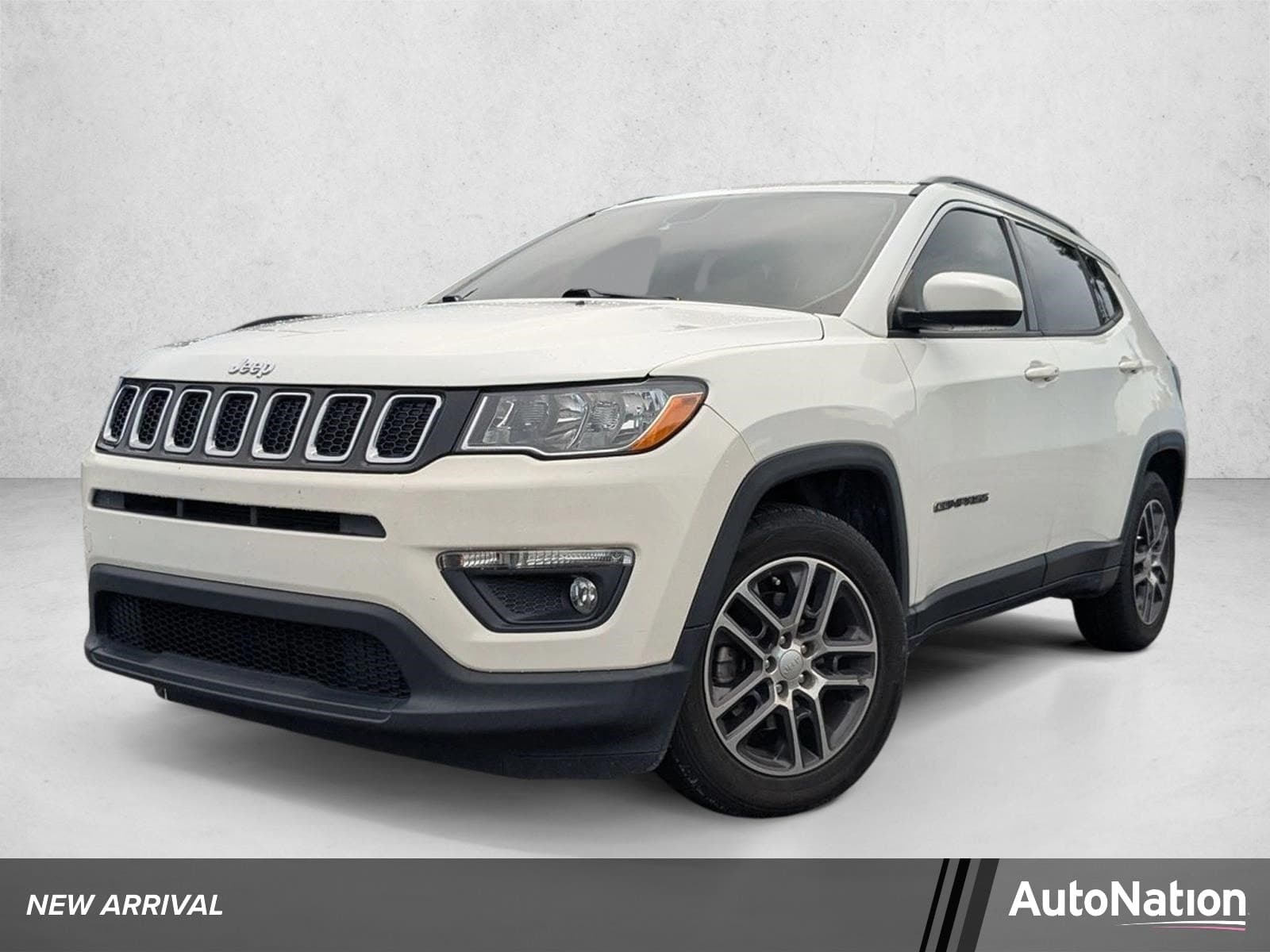 2019 Jeep Compass Latitude w/Sun/Wheel Pkg — photo 1 of 15