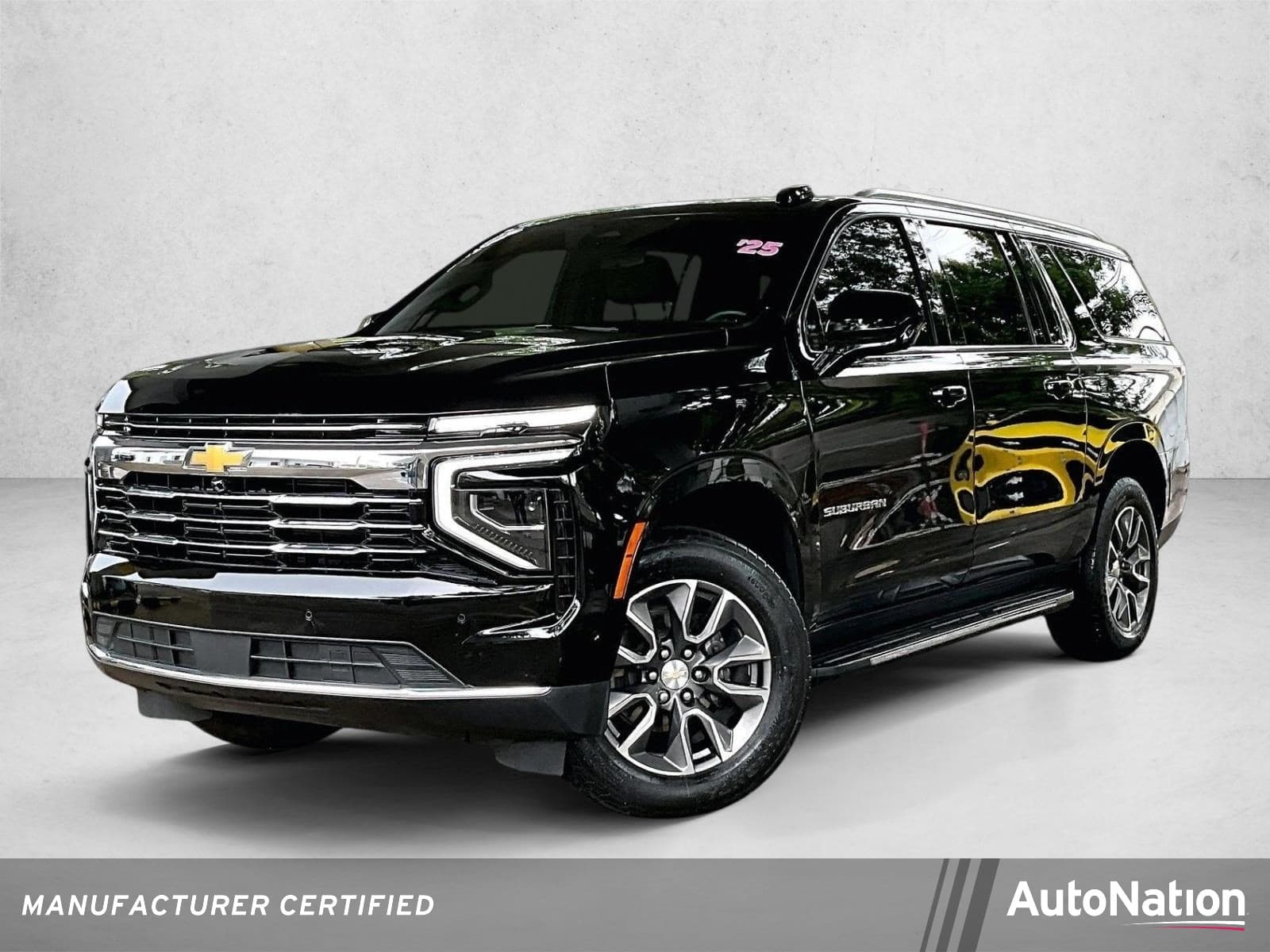 2025 Chevrolet Suburban LT — photo 1 of 30