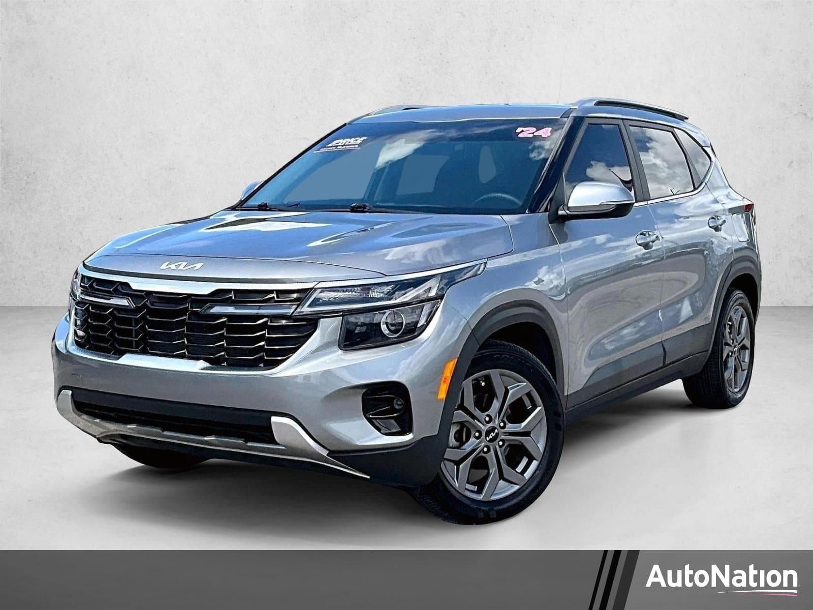 2024 Kia Seltos S — photo 1 of 30