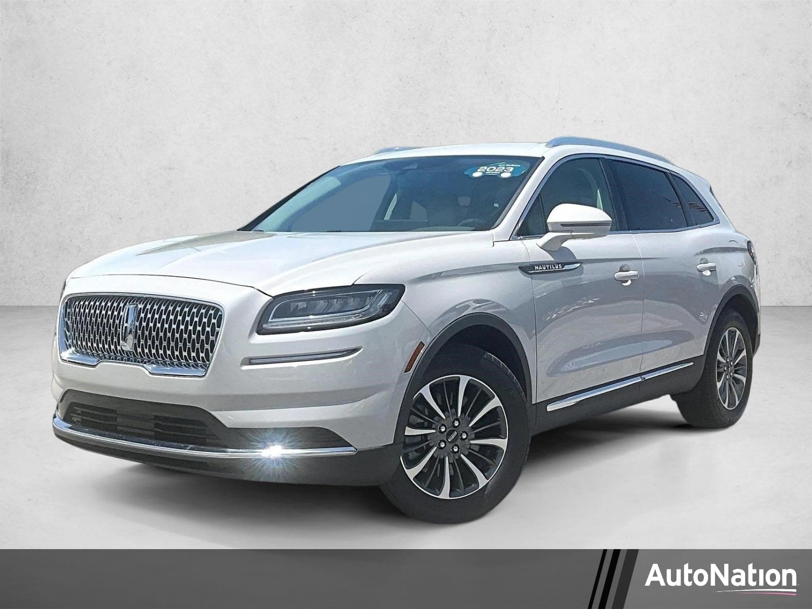 2023 Lincoln Nautilus Standard — photo 1 of 30