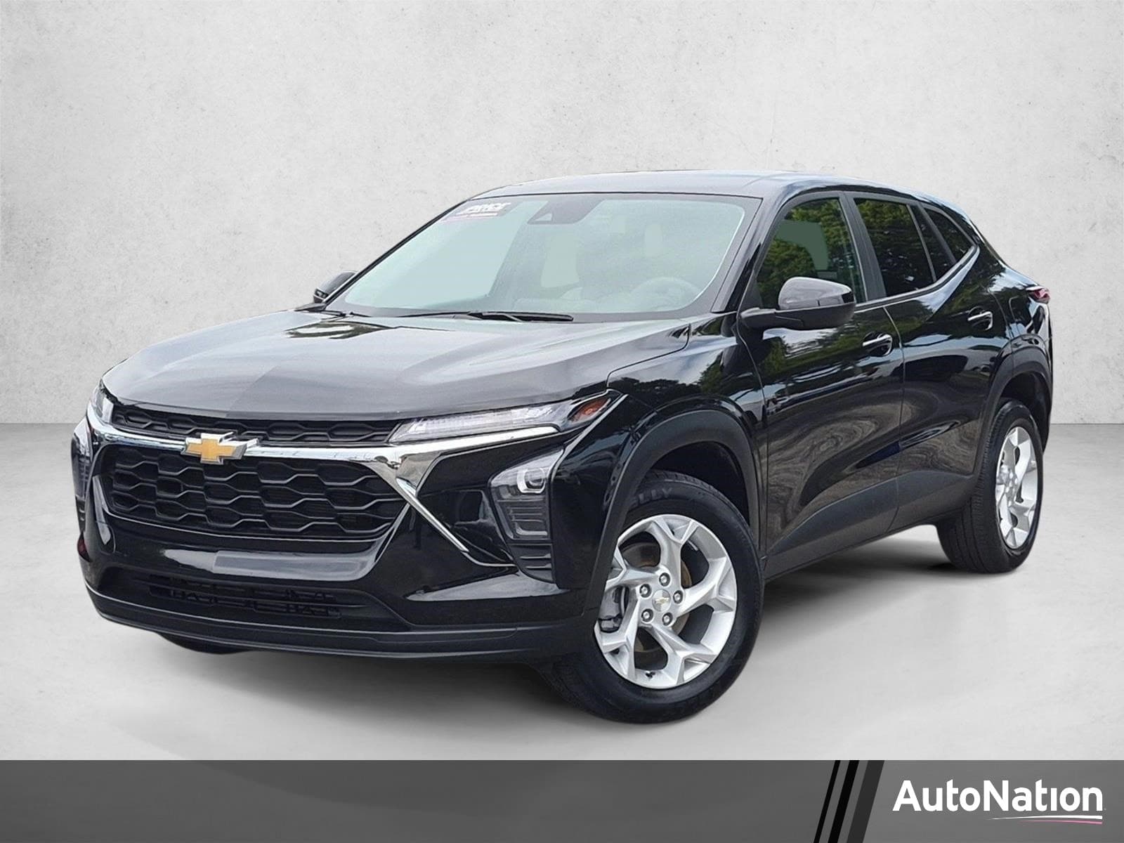 2024 Chevrolet Trax LS — photo 1 of 24