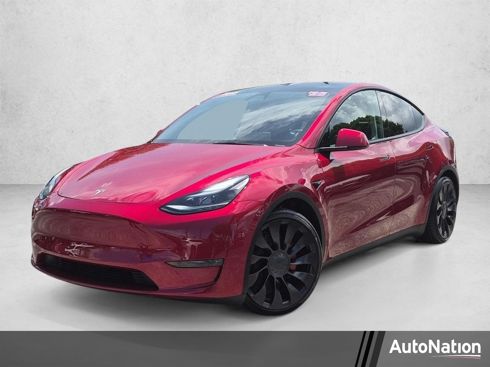 2025 Tesla Model Y Performance — photo 1 of 24