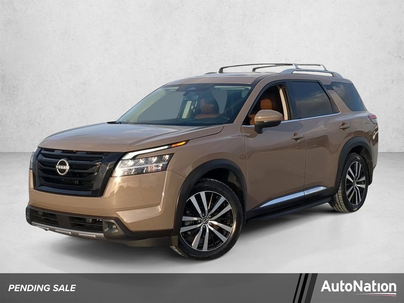 2023 Nissan Pathfinder Platinum — photo 1 of 26