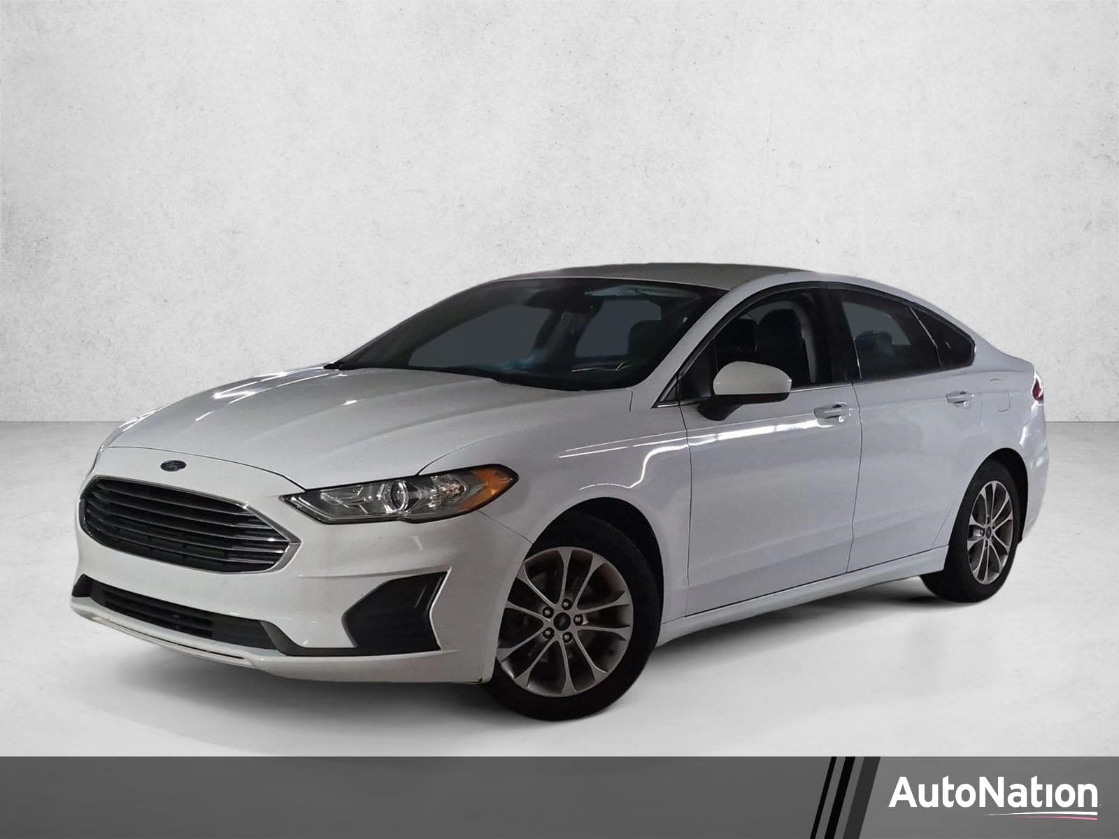2020 Ford Fusion SE — photo 1 of 16