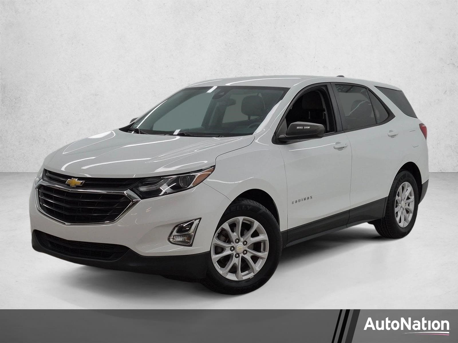 2021 Chevrolet Equinox LS — photo 1 of 24