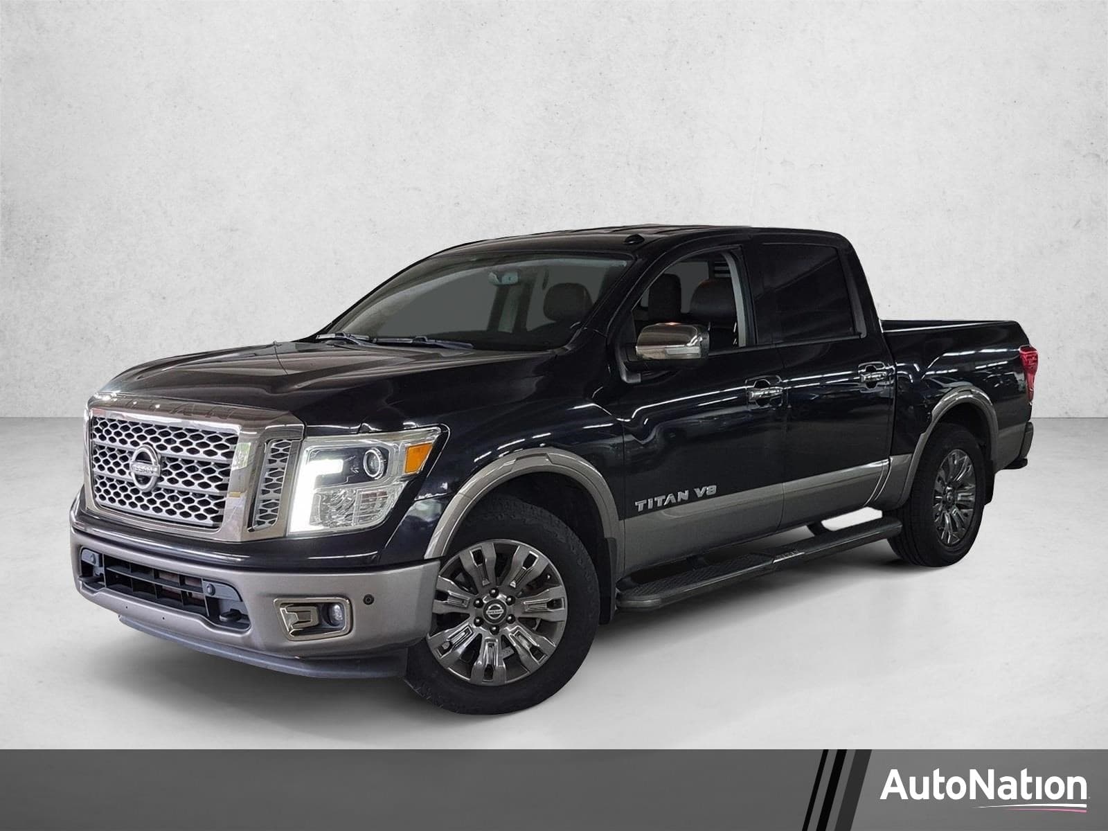 2018 Nissan Titan Platinum Reserve — photo 1 of 18