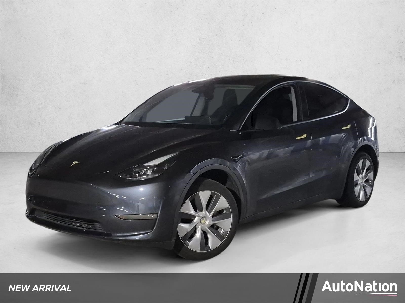 2024 Tesla Model Y Long Range — photo 1 of 17