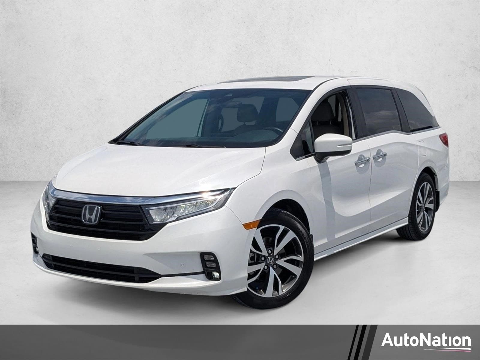 2024 Honda Odyssey Touring — photo 1 of 27