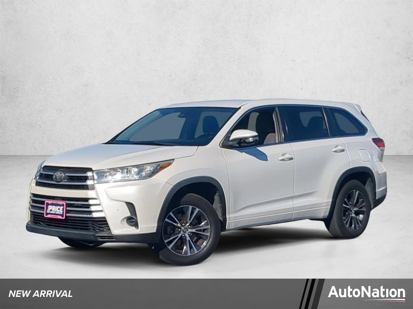 2018 Toyota Highlander LE — photo 1 of 25