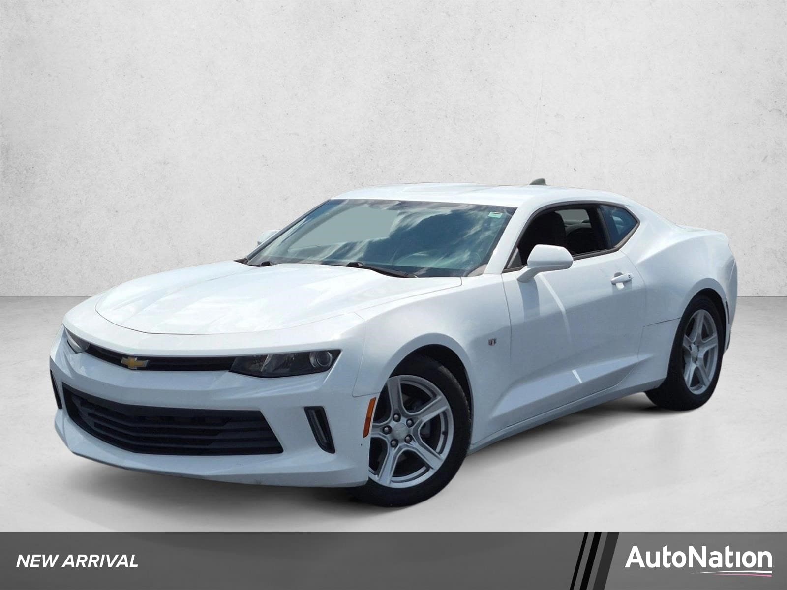 2018 Chevrolet Camaro 1LT — photo 1 of 15