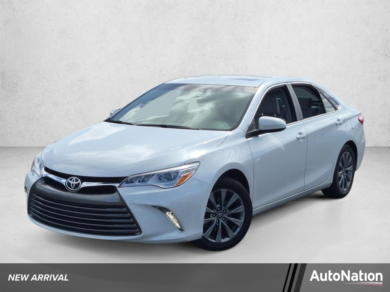 2017 Toyota Camry XLE V6 — photo 1 of 15