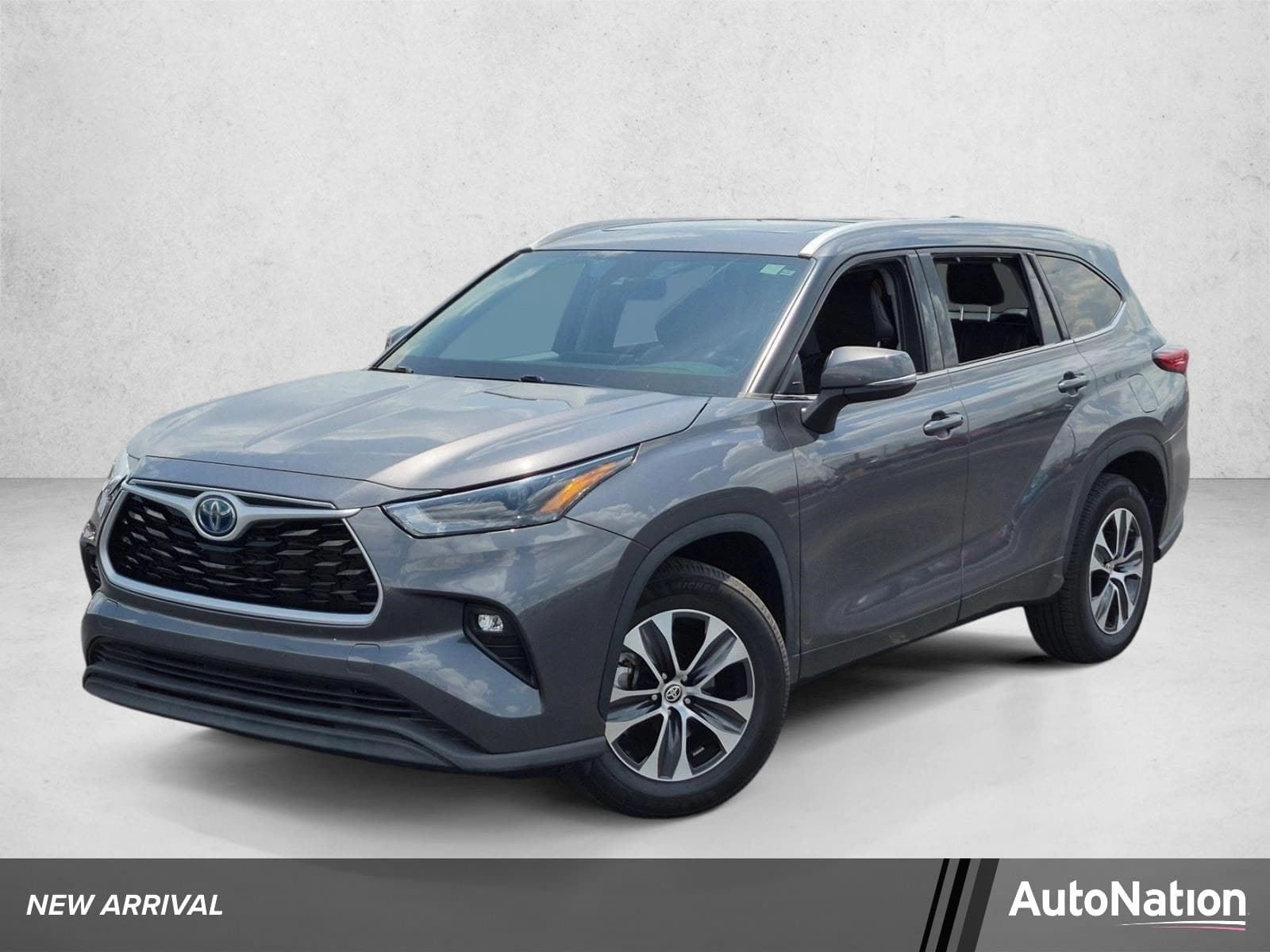 2022 Toyota Highlander Hybrid Hybrid XLE — photo 1 of 15
