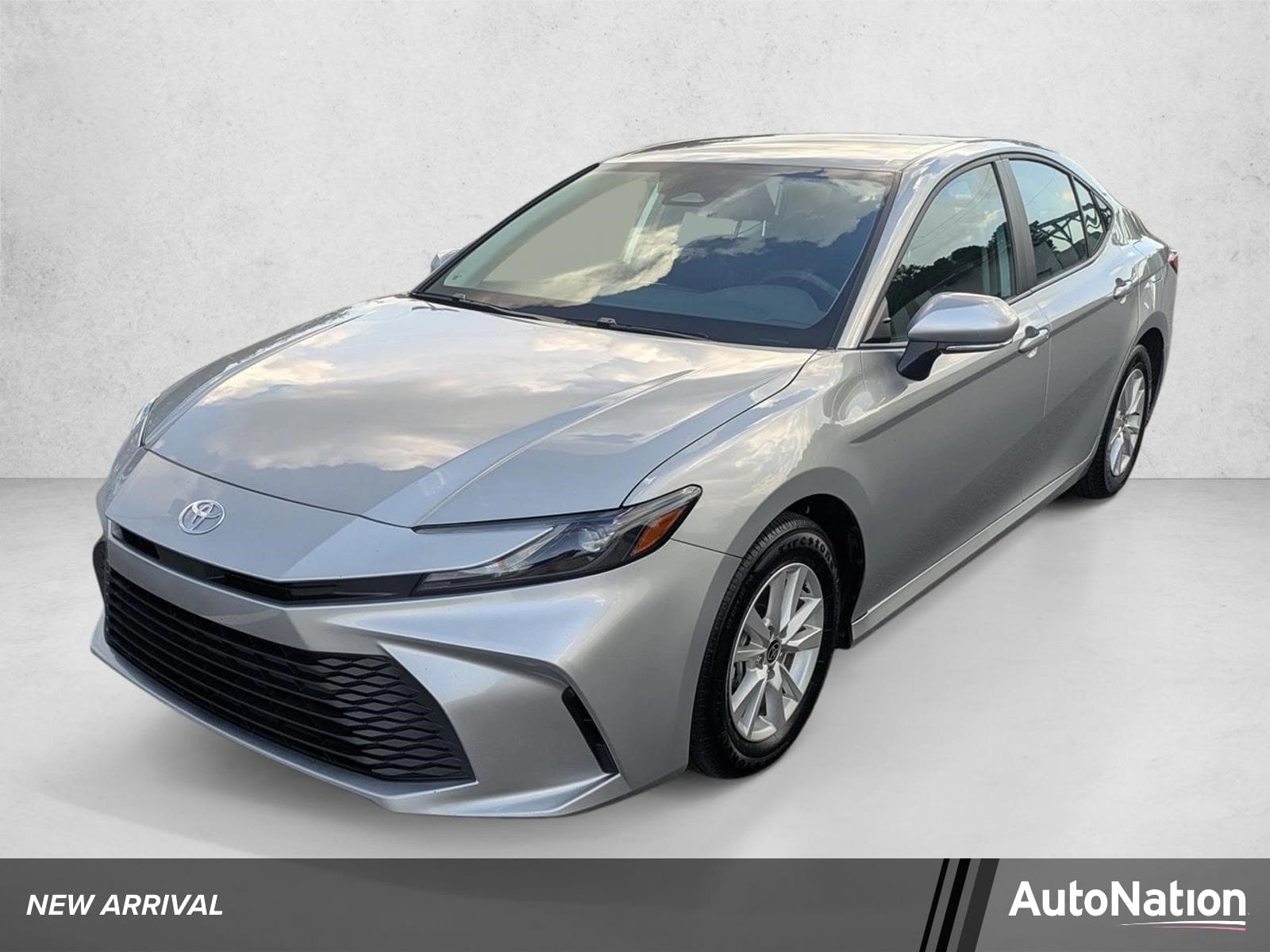 2025 Toyota Camry LE — photo 1 of 21