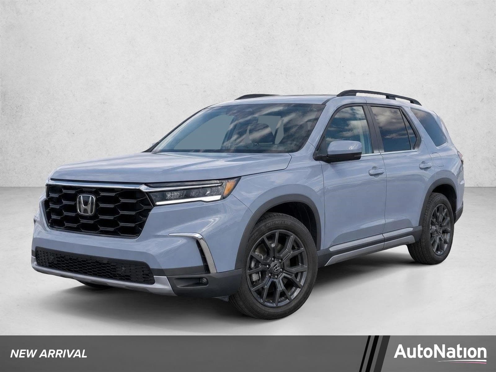 2025 Honda Pilot Touring — photo 1 of 26