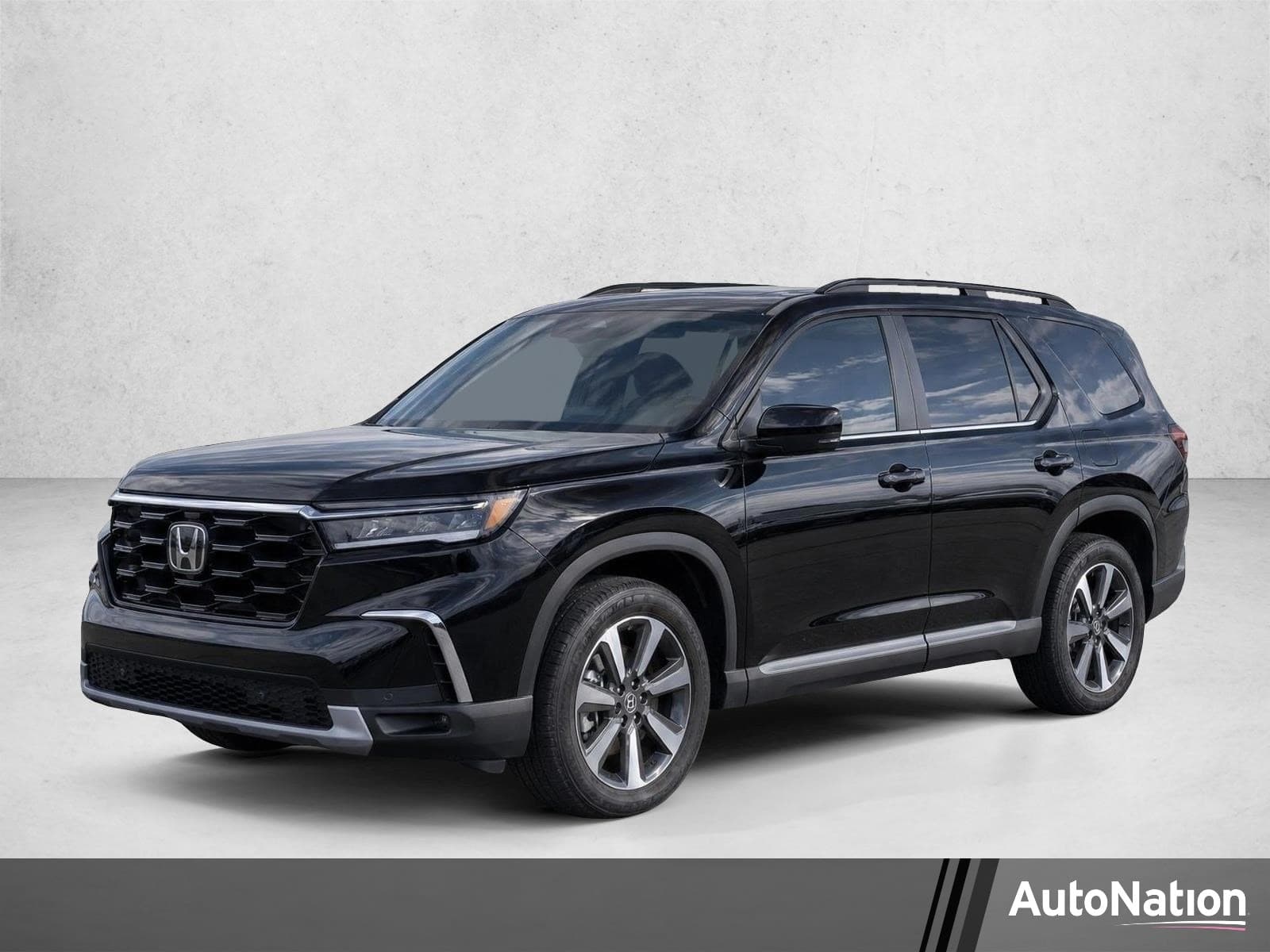 2025 Honda Pilot Touring — photo 1 of 27