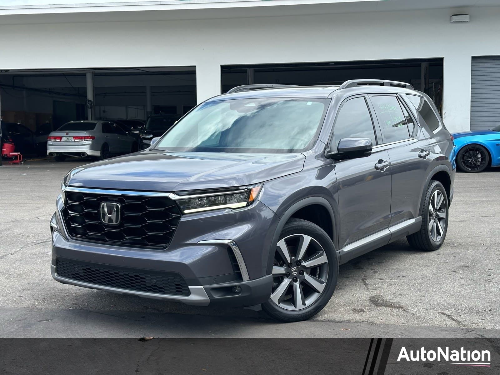 2024 Honda Pilot Touring — photo 1 of 27