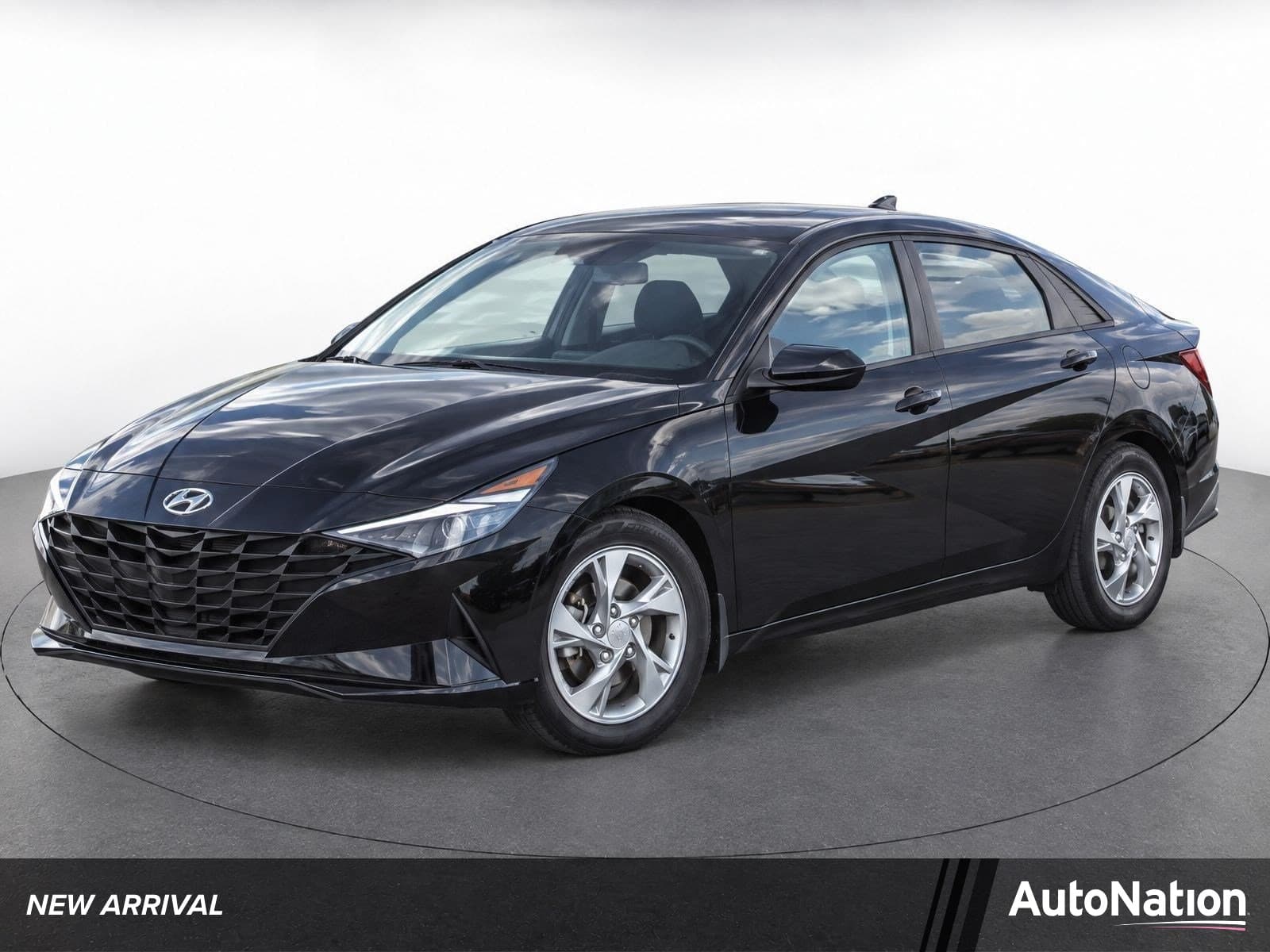 2023 Hyundai Elantra SE — photo 1 of 30