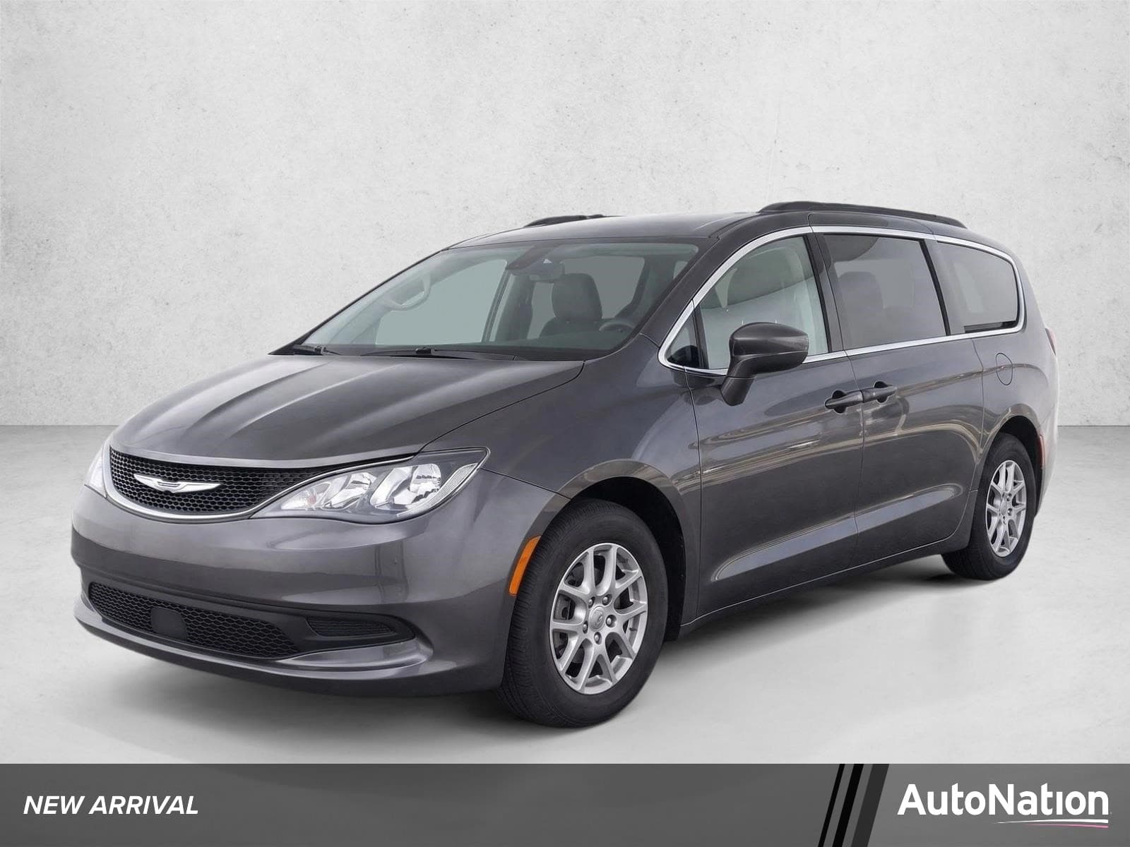 2021 Chrysler Voyager LXI — photo 1 of 26