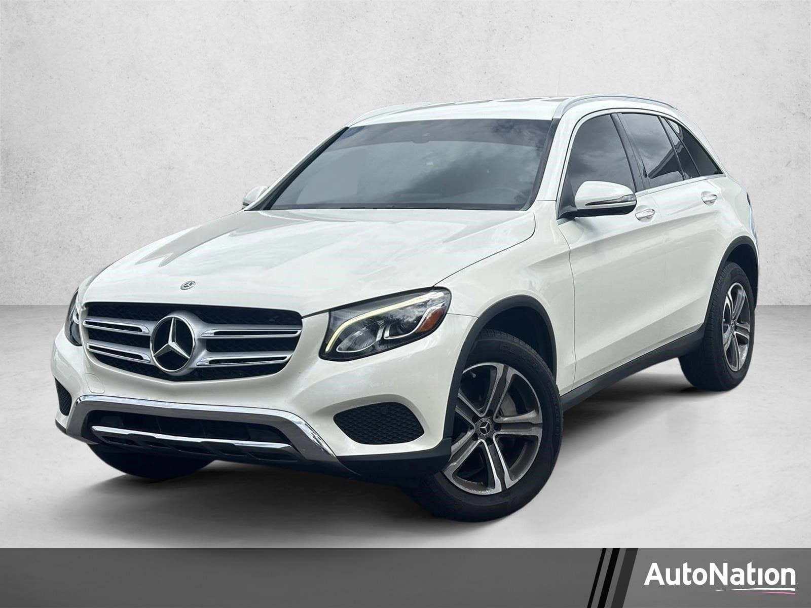 2019 Mercedes-Benz GLC 300 Base — photo 1 of 30