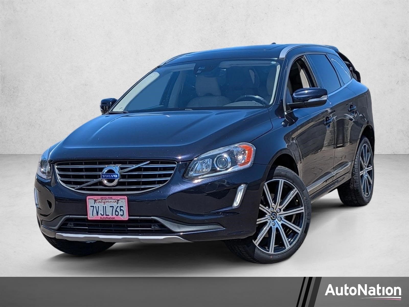 2017 Volvo XC60 T6 AWD Inscription — photo 1 of 24