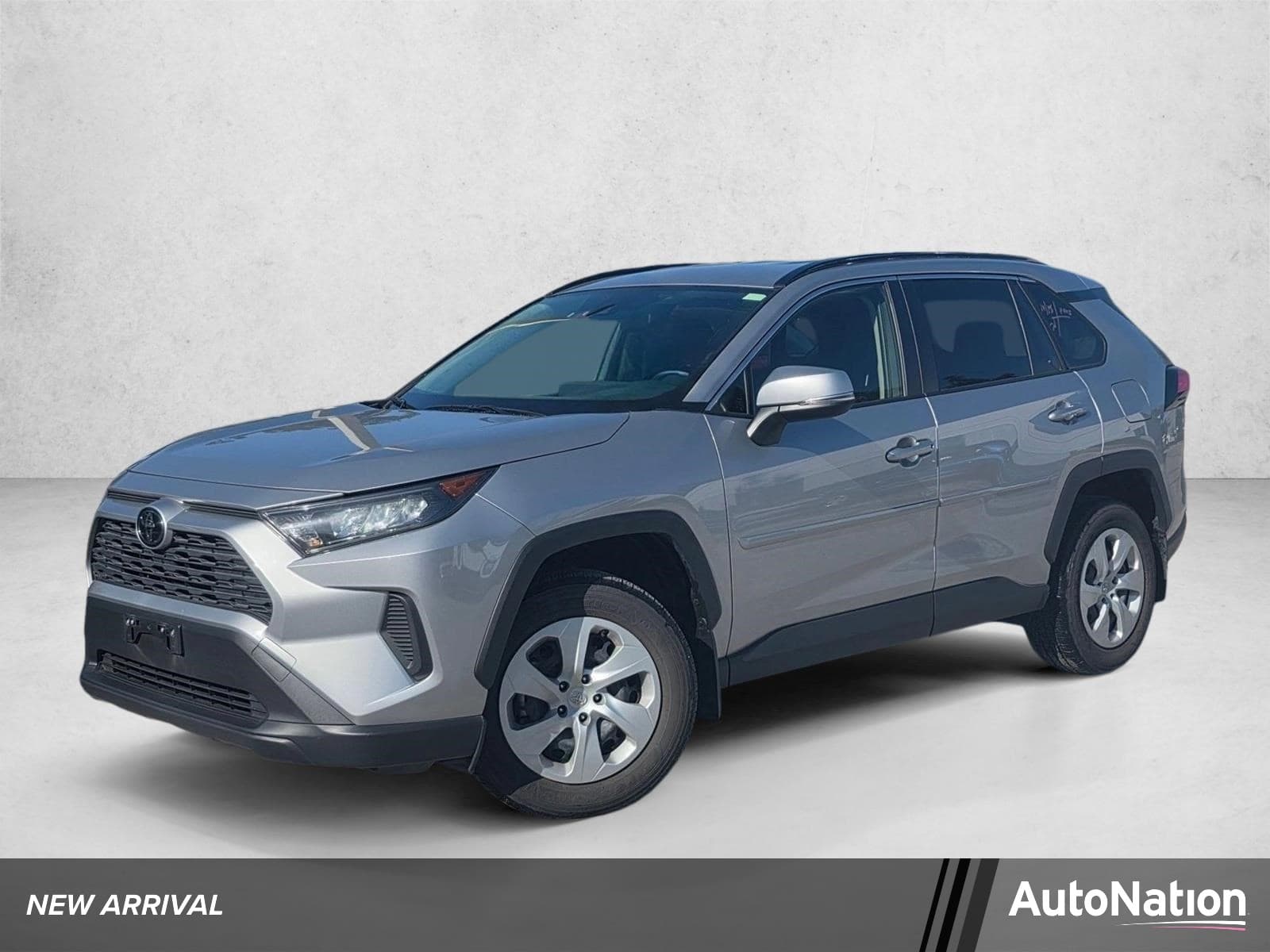 2019 Toyota RAV4 LE — photo 1 of 16