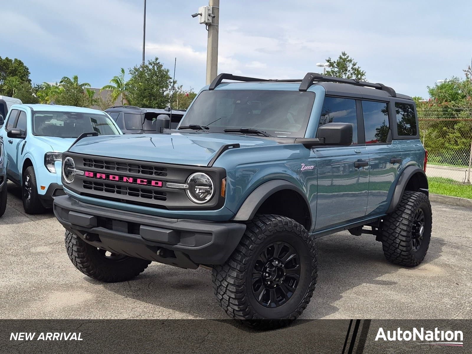 2022 Ford Bronco Base — photo 1 of 21