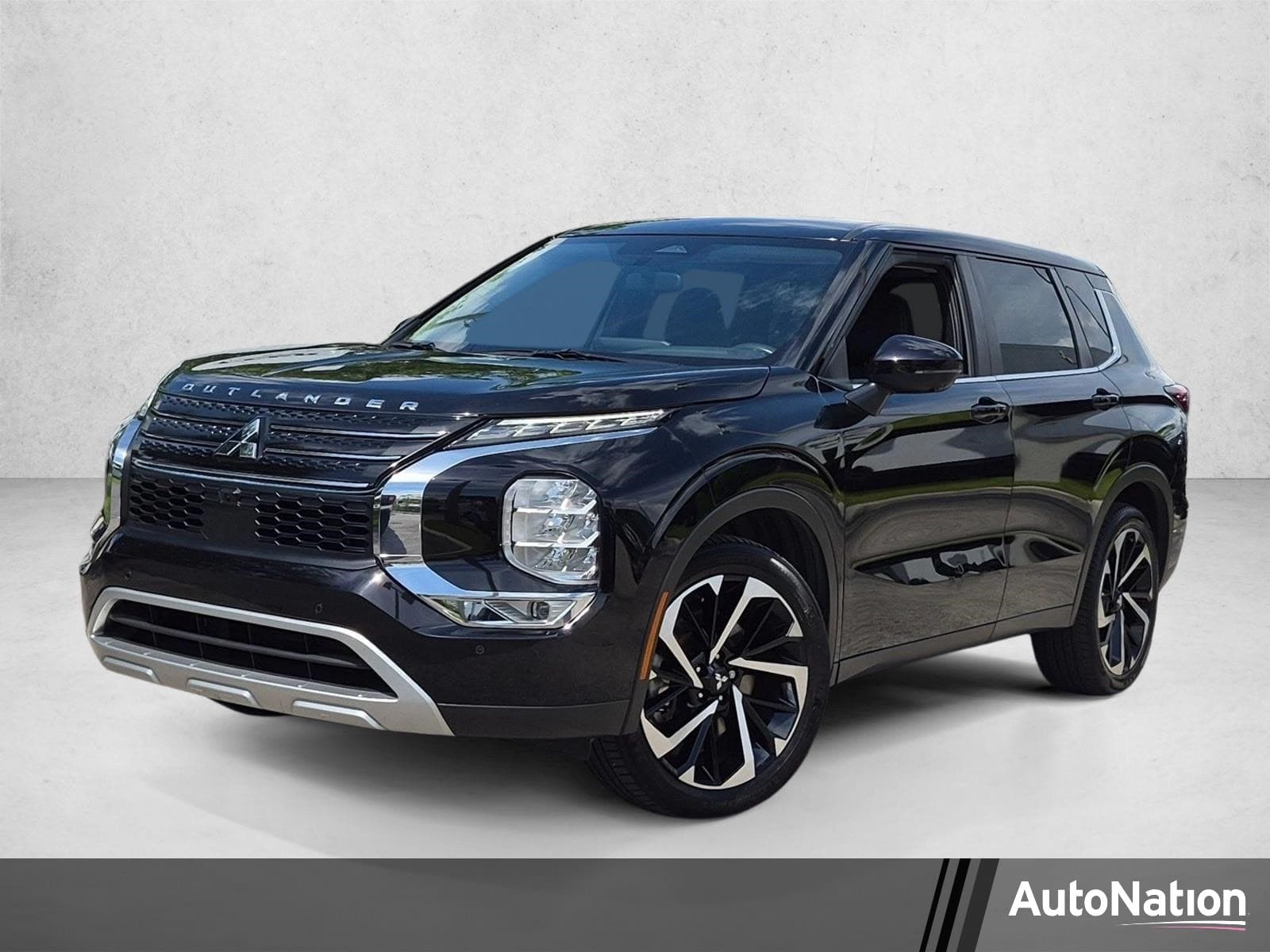 2023 Mitsubishi Outlander SE Black Edition — photo 1 of 24