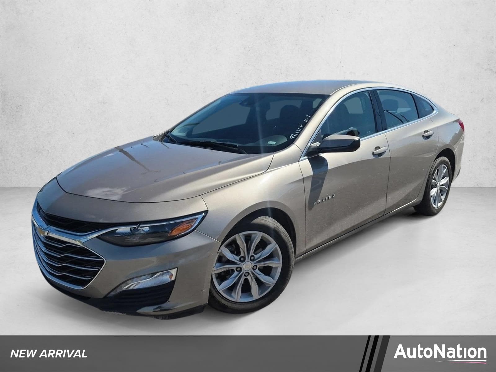 2025 Chevrolet Malibu LT — photo 1 of 16