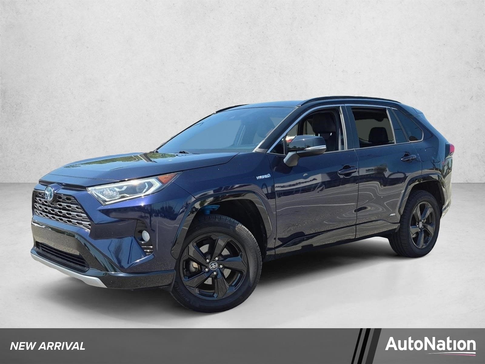 2020 Toyota RAV4 Hybrid XSE — photo 1 of 16