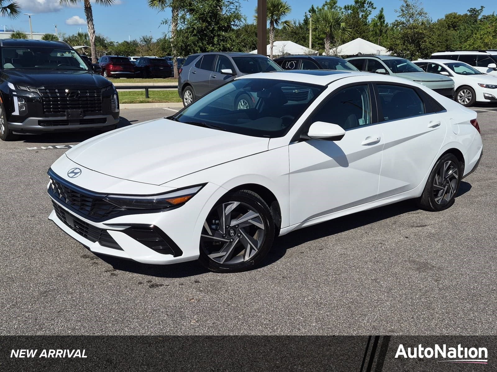 2025 Hyundai Elantra SEL Convenience — photo 1 of 23