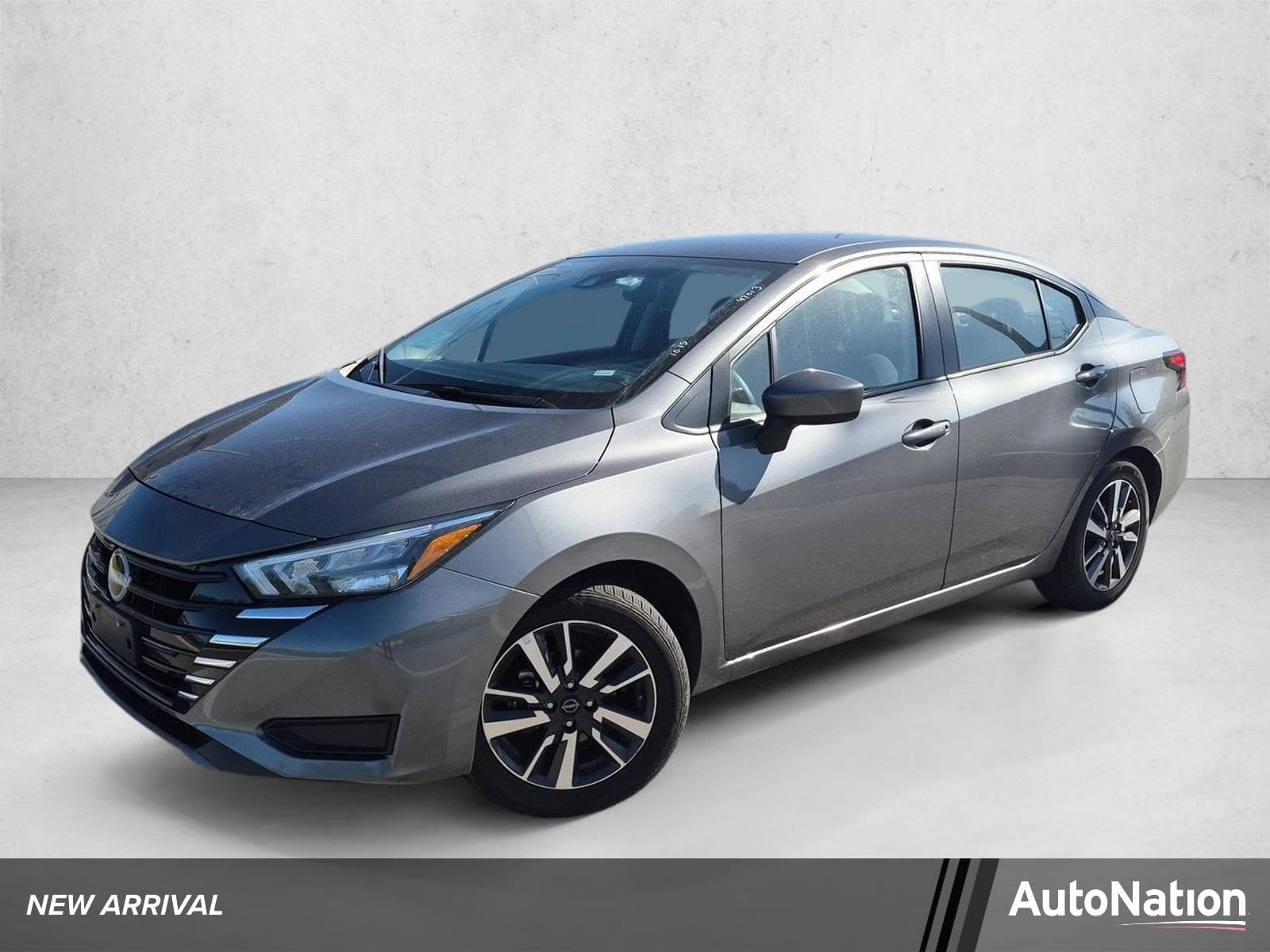 2025 Nissan Versa SV — photo 1 of 15