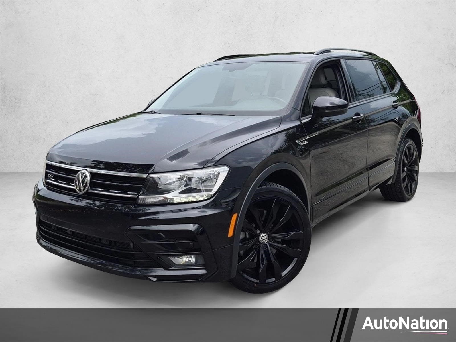 2021 Volkswagen Tiguan SE R-Line Black — photo 1 of 26