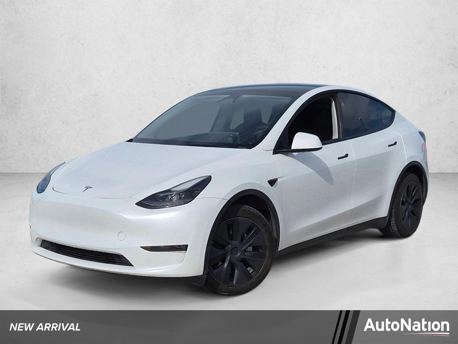 2024 Tesla Model Y Long Range — photo 1 of 19