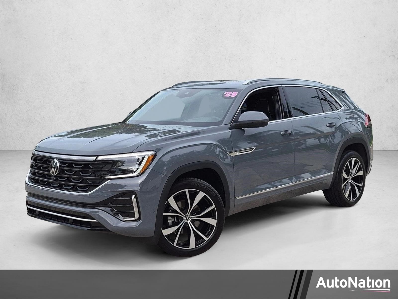 2025 Volkswagen Atlas Cross Sport 2.0T SEL Premium R-Line — photo 1 of 25