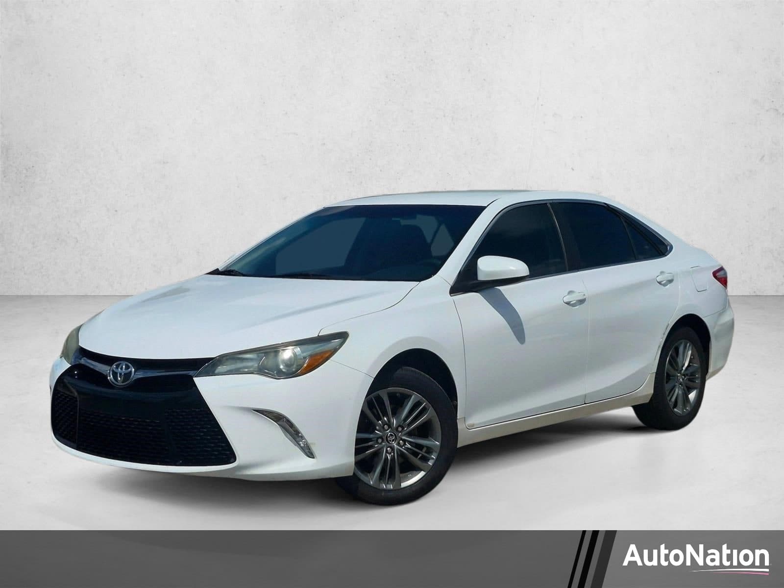 2016 Toyota Camry SE — photo 1 of 23