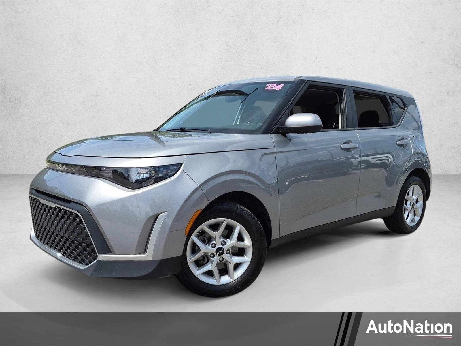 2024 Kia Soul LX — photo 1 of 23