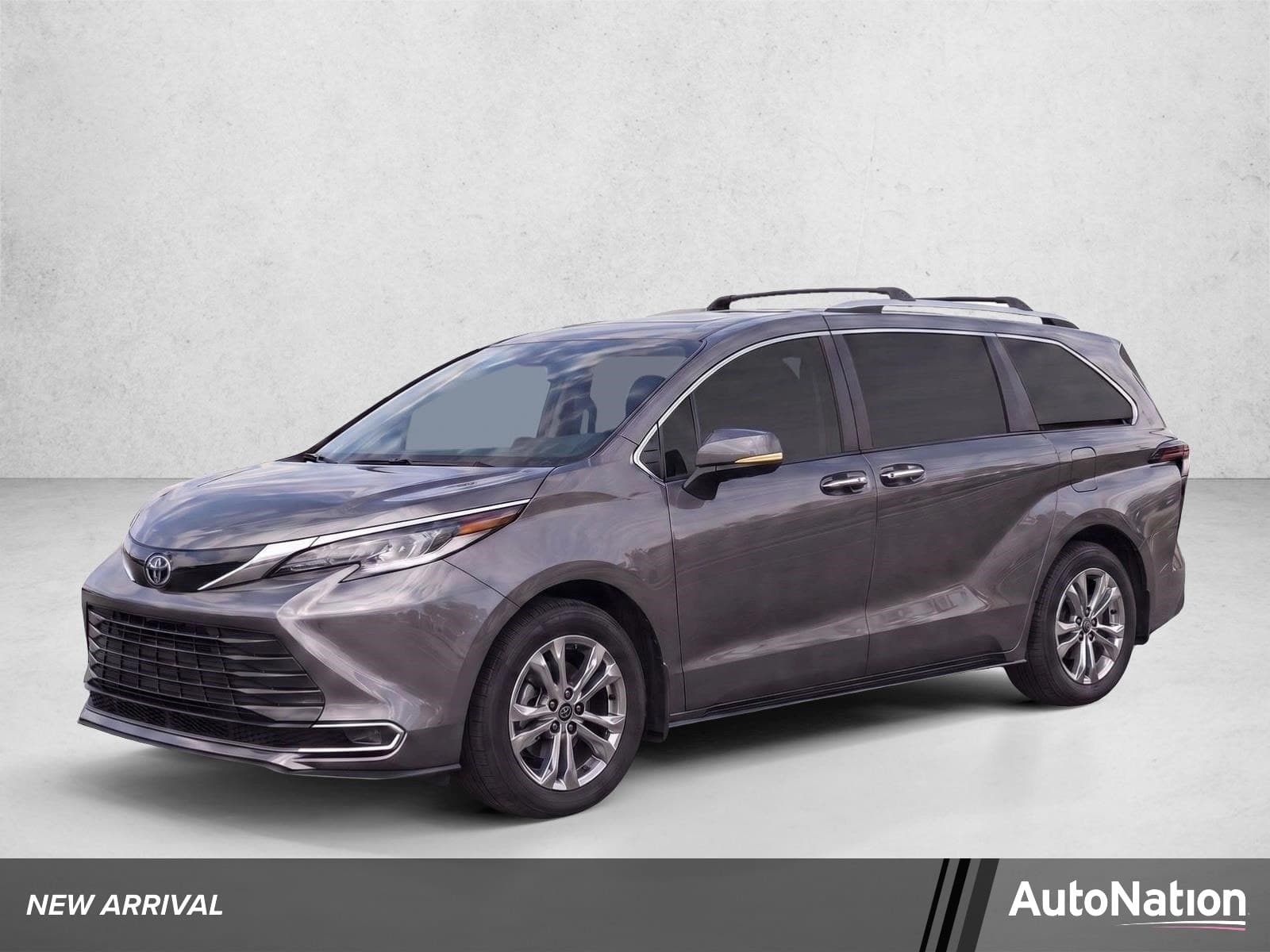 2024 Toyota Sienna Platinum — photo 1 of 15